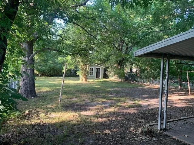 611 E 10th Street Bonham, TX 75418