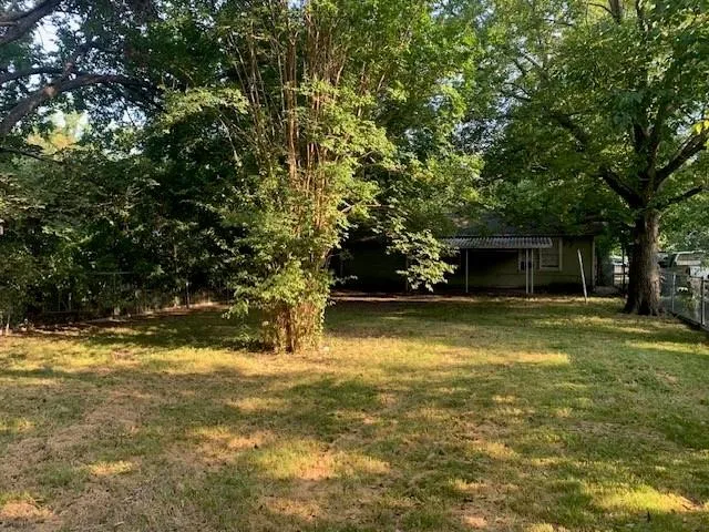 611 E 10th Street Bonham, TX 75418