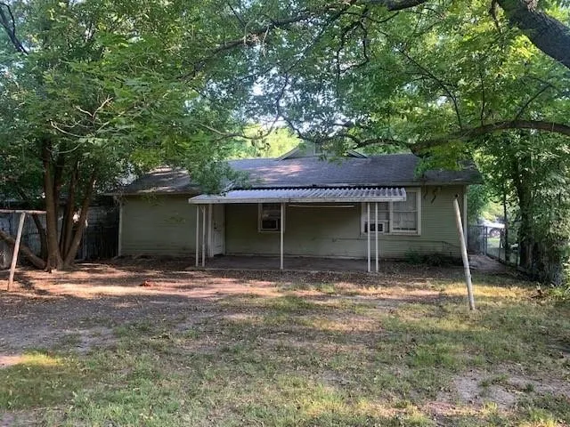611 E 10th Street Bonham, TX 75418