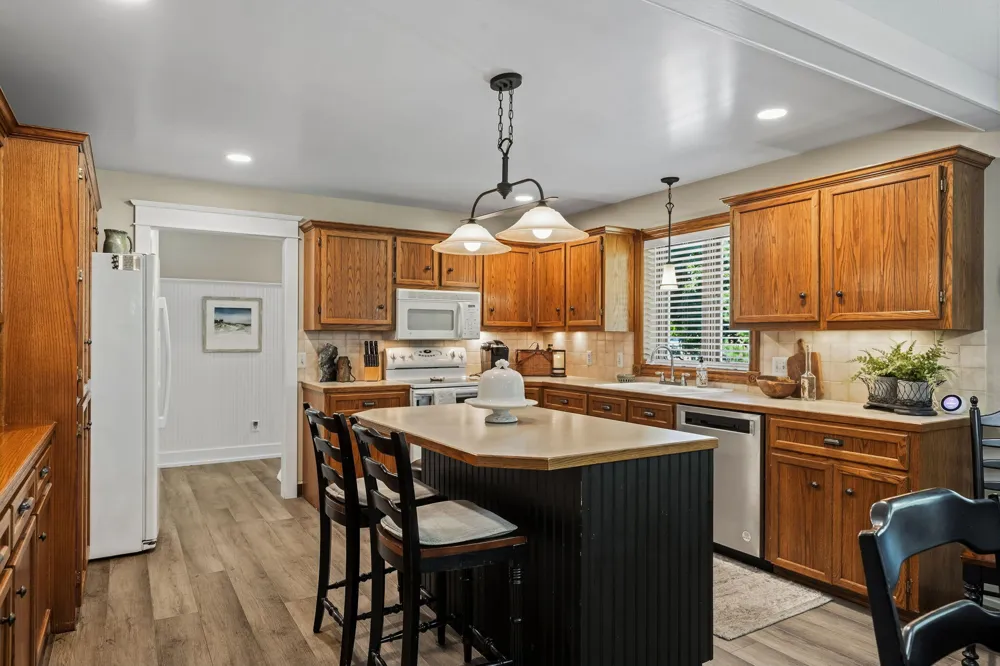 1861 Pine Grove Drive Jenison, MI 49428