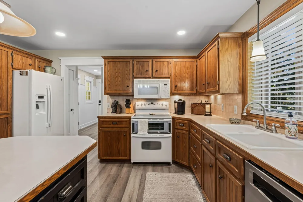 1861 Pine Grove Drive Jenison, MI 49428