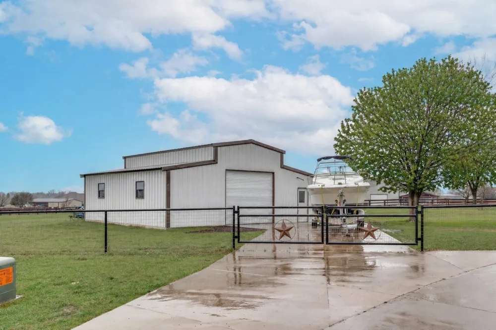 108 High Meadows Court Decatur, TX 76234