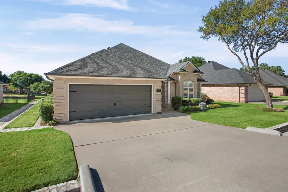 8606 Leisure Lane Granbury, TX 76049