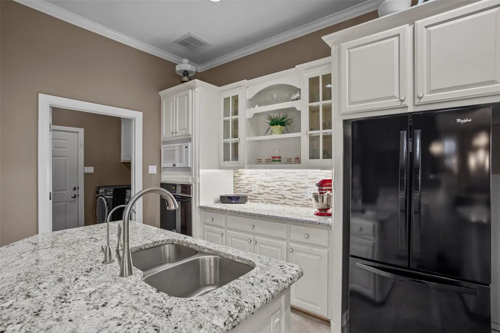 8606 Leisure Lane Granbury, TX 76049