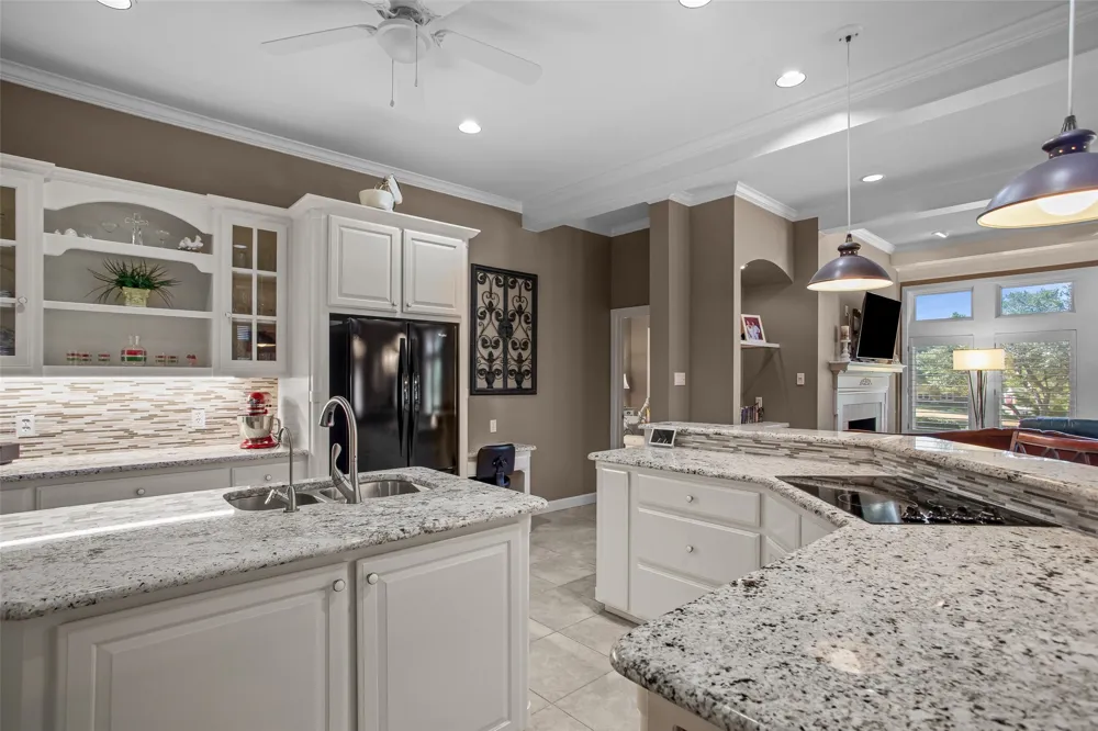 8606 Leisure Lane Granbury, TX 76049