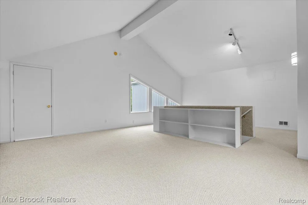 1830 Lone Pine Road Bloomfield Charter Township, MI 48302