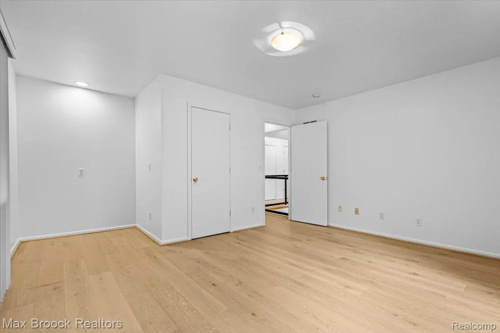 1830 Lone Pine Road Bloomfield Charter Township, MI 48302