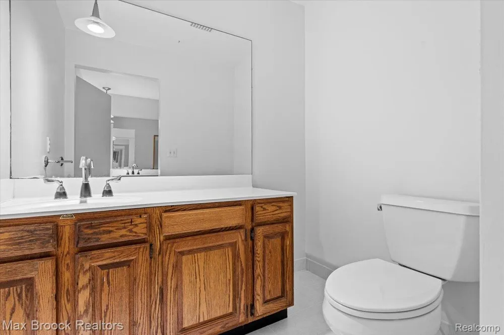 1830 Lone Pine Road Bloomfield Charter Township, MI 48302