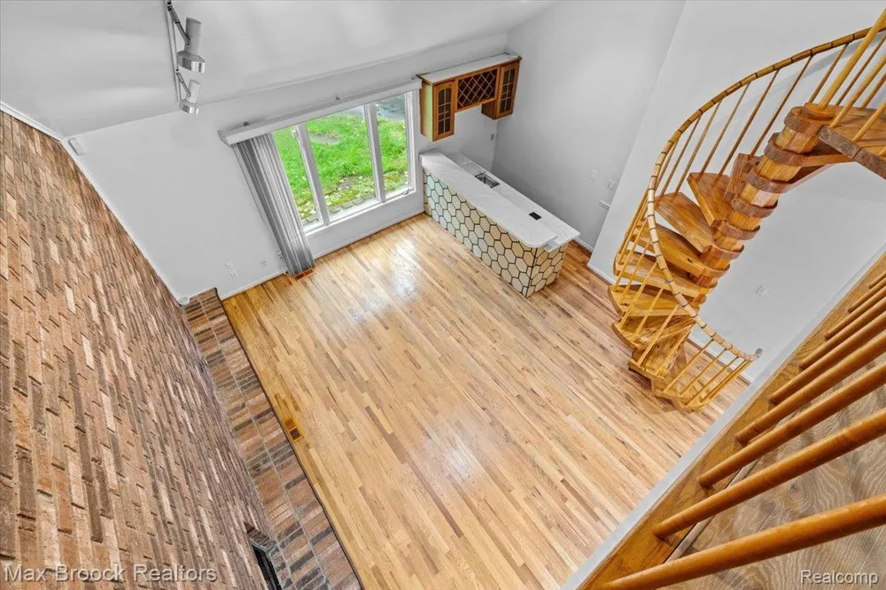1830 Lone Pine Road Bloomfield Charter Township, MI 48302