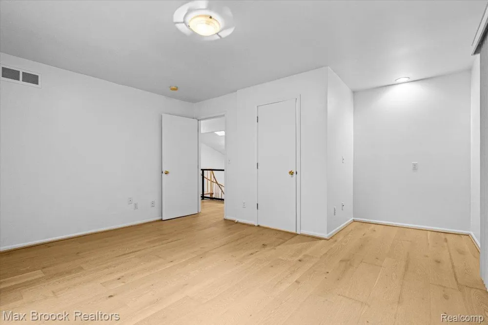 1830 Lone Pine Road Bloomfield Charter Township, MI 48302