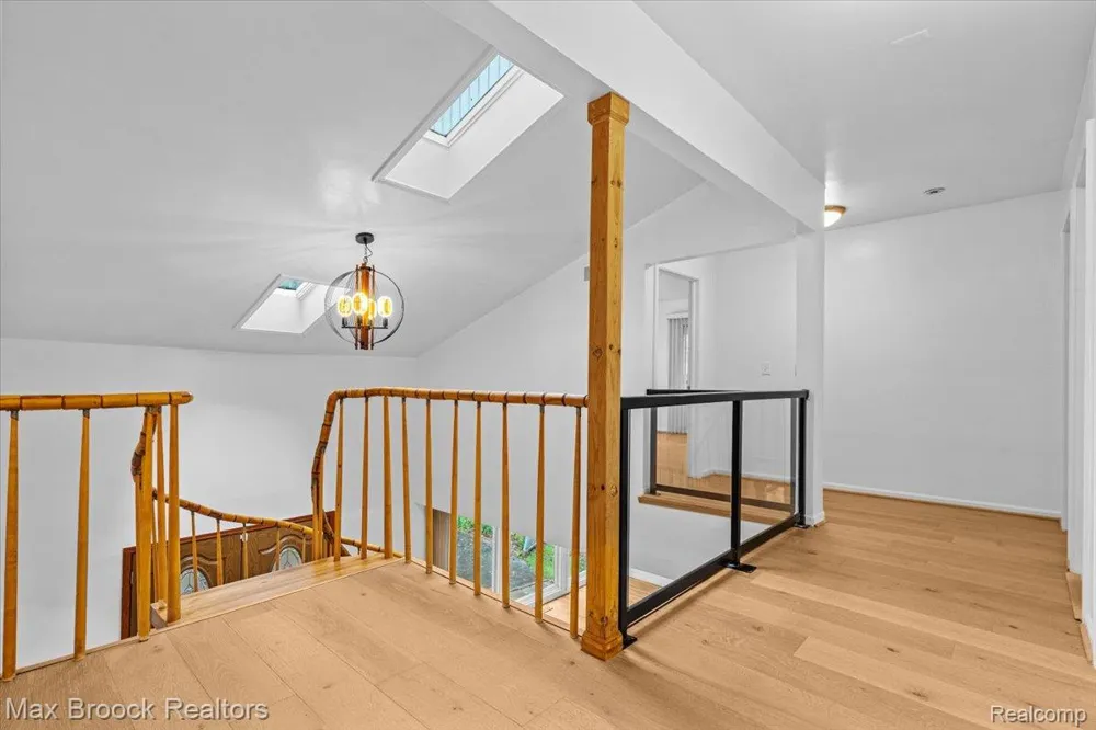 1830 Lone Pine Road Bloomfield Charter Township, MI 48302