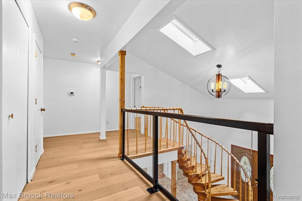 1830 Lone Pine Road Bloomfield Charter Township, MI 48302
