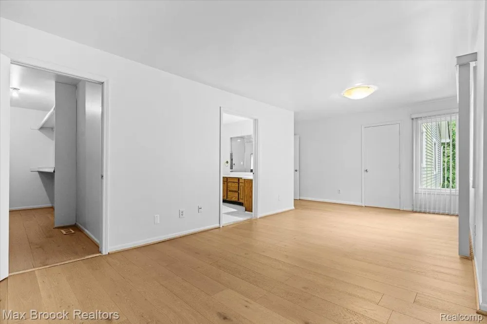 1830 Lone Pine Road Bloomfield Charter Township, MI 48302