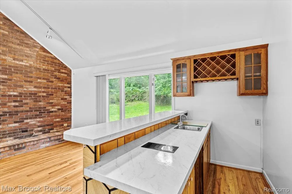 1830 Lone Pine Road Bloomfield Charter Township, MI 48302