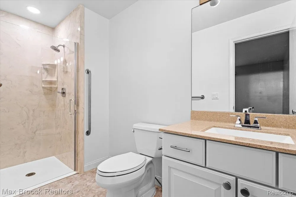 1830 Lone Pine Road Bloomfield Charter Township, MI 48302