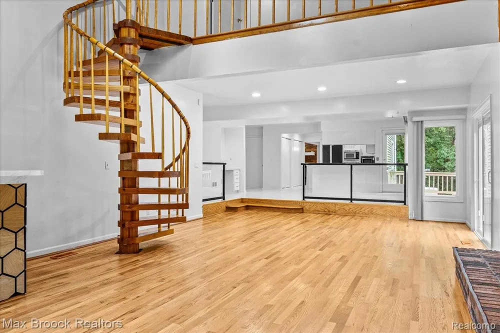 1830 Lone Pine Road Bloomfield Charter Township, MI 48302