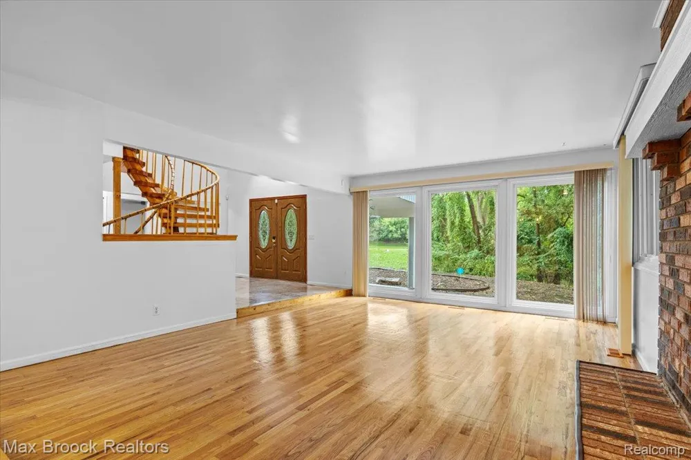 1830 Lone Pine Road Bloomfield Charter Township, MI 48302