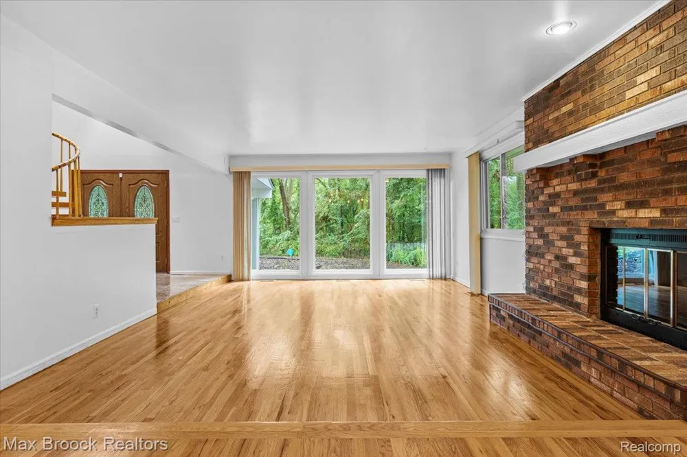 1830 Lone Pine Road Bloomfield Charter Township, MI 48302