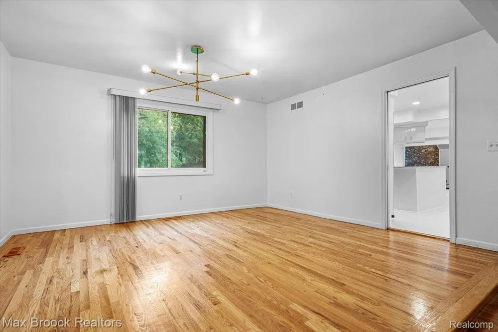 1830 Lone Pine Road Bloomfield Charter Township, MI 48302
