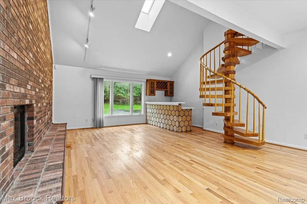 1830 Lone Pine Road Bloomfield Charter Township, MI 48302
