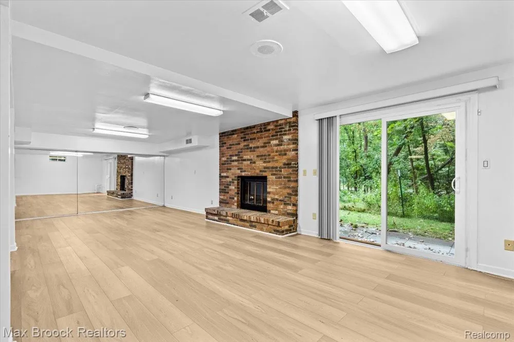 1830 Lone Pine Road Bloomfield Charter Township, MI 48302
