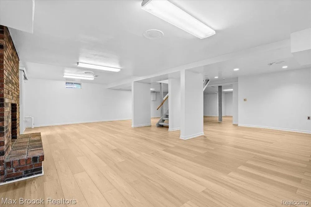 1830 Lone Pine Road Bloomfield Charter Township, MI 48302