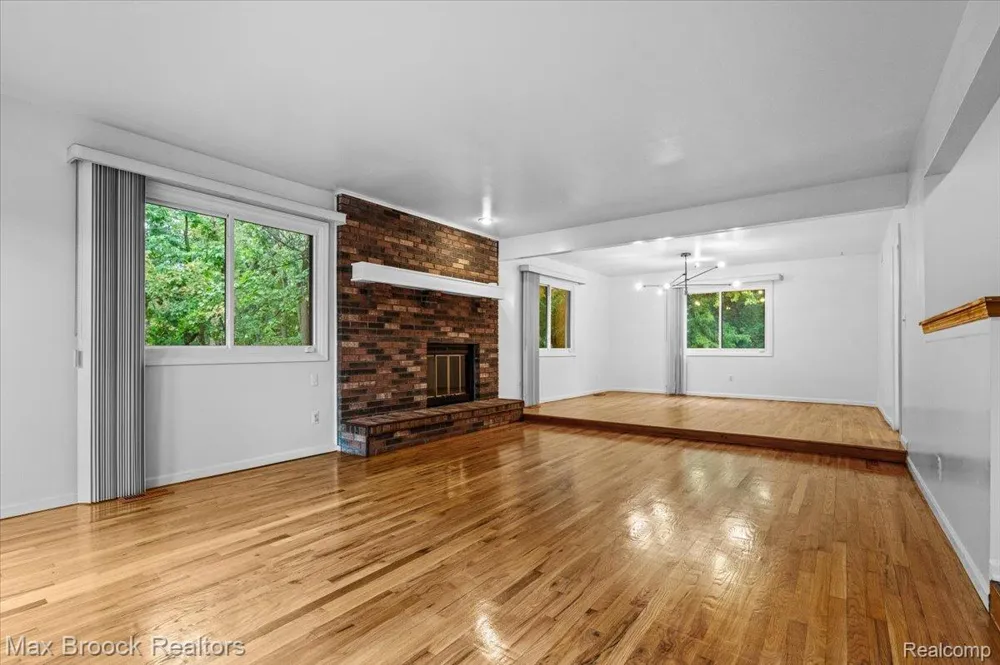 1830 Lone Pine Road Bloomfield Charter Township, MI 48302