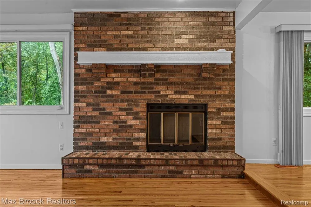 1830 Lone Pine Road Bloomfield Charter Township, MI 48302