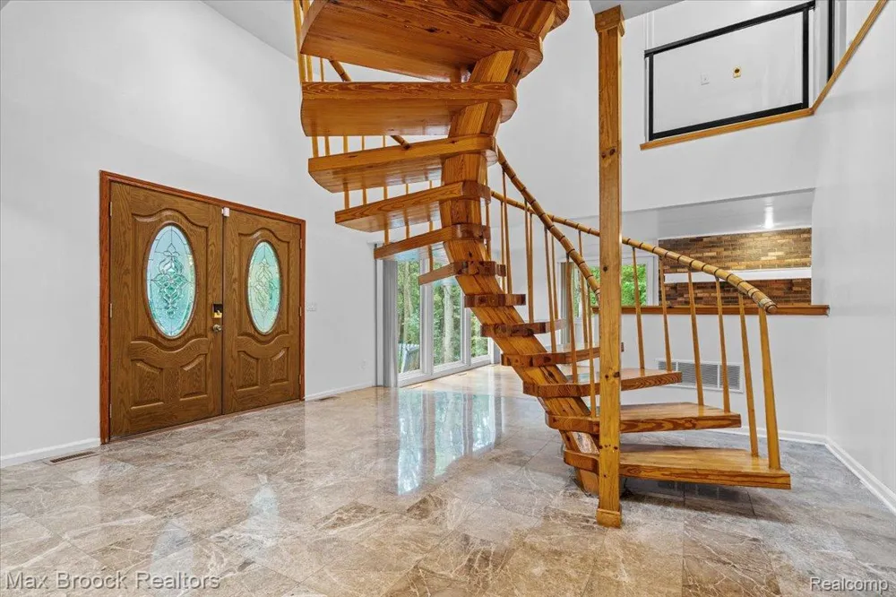 1830 Lone Pine Road Bloomfield Charter Township, MI 48302