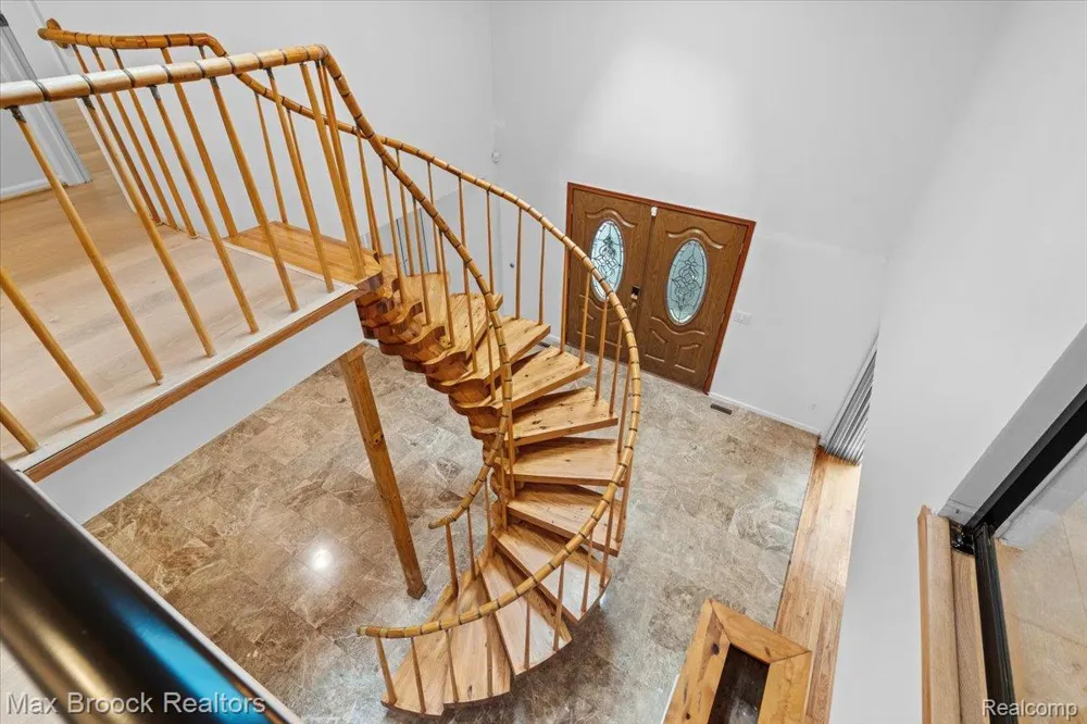 1830 Lone Pine Road Bloomfield Charter Township, MI 48302