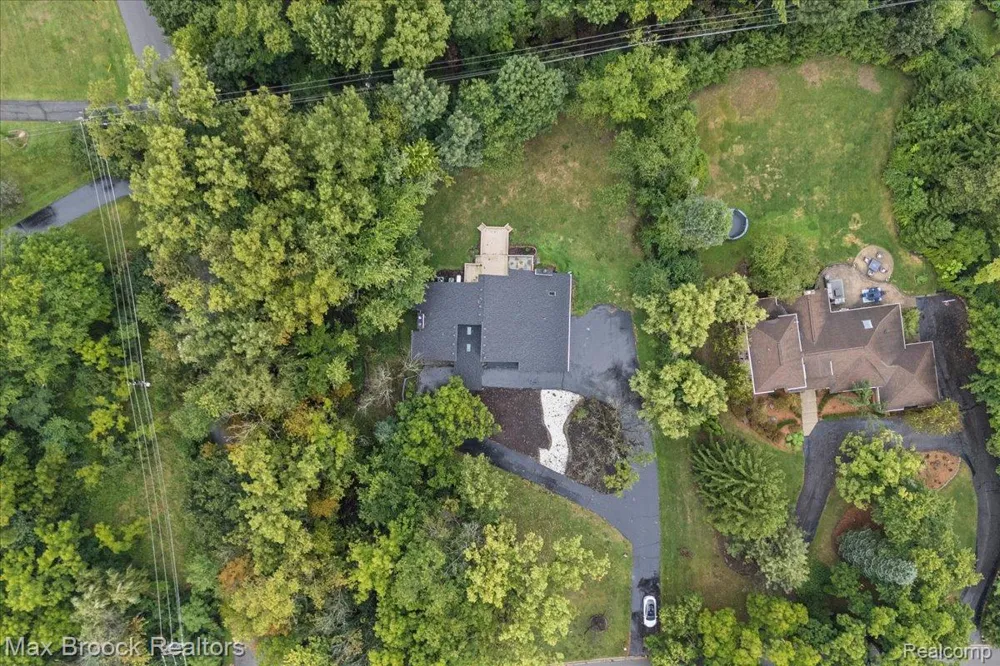 1830 Lone Pine Road Bloomfield Charter Township, MI 48302