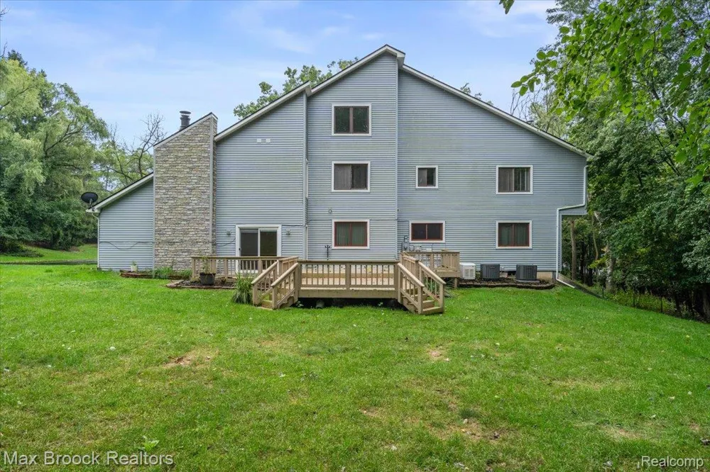 1830 Lone Pine Road Bloomfield Charter Township, MI 48302