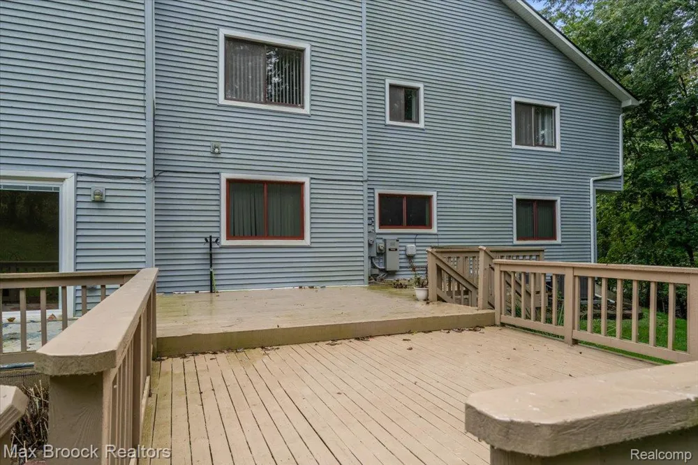 1830 Lone Pine Road Bloomfield Charter Township, MI 48302