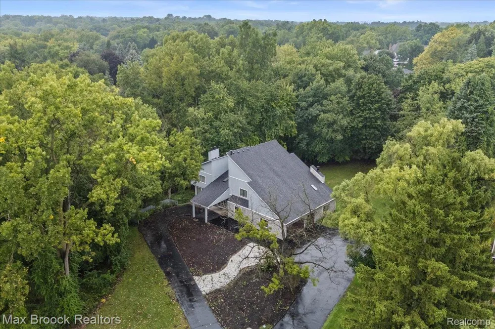 1830 Lone Pine Road Bloomfield Charter Township, MI 48302