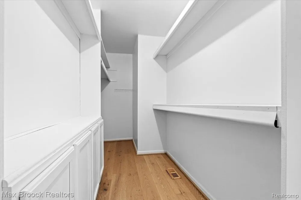1830 Lone Pine Road Bloomfield Charter Township, MI 48302