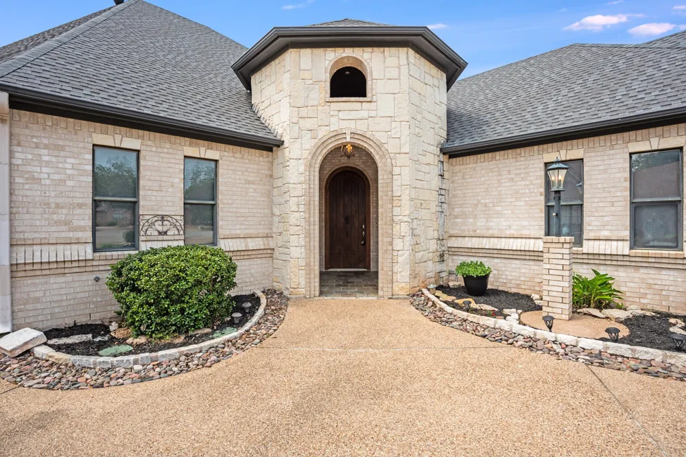 9520 Nutcracker Court Granbury, TX 76049