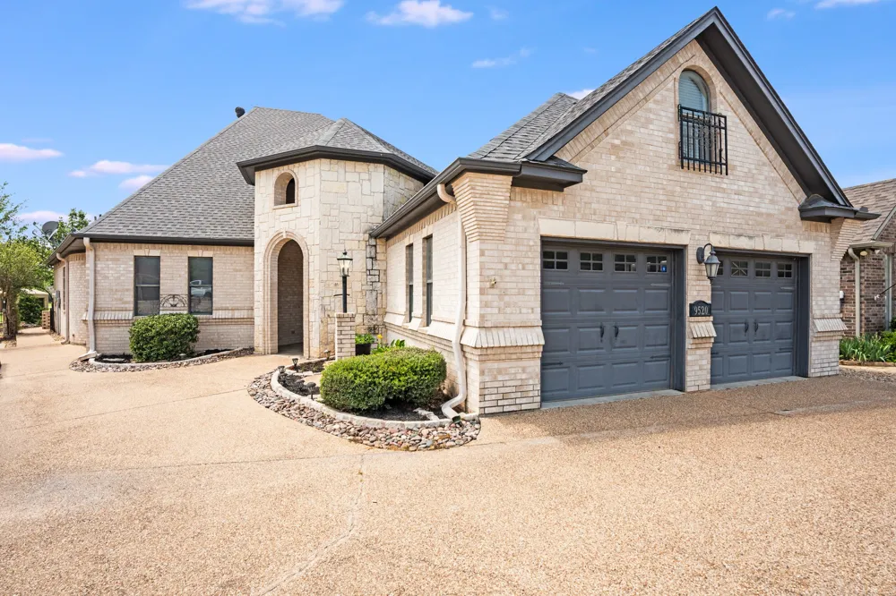 9520 Nutcracker Court Granbury, TX 76049