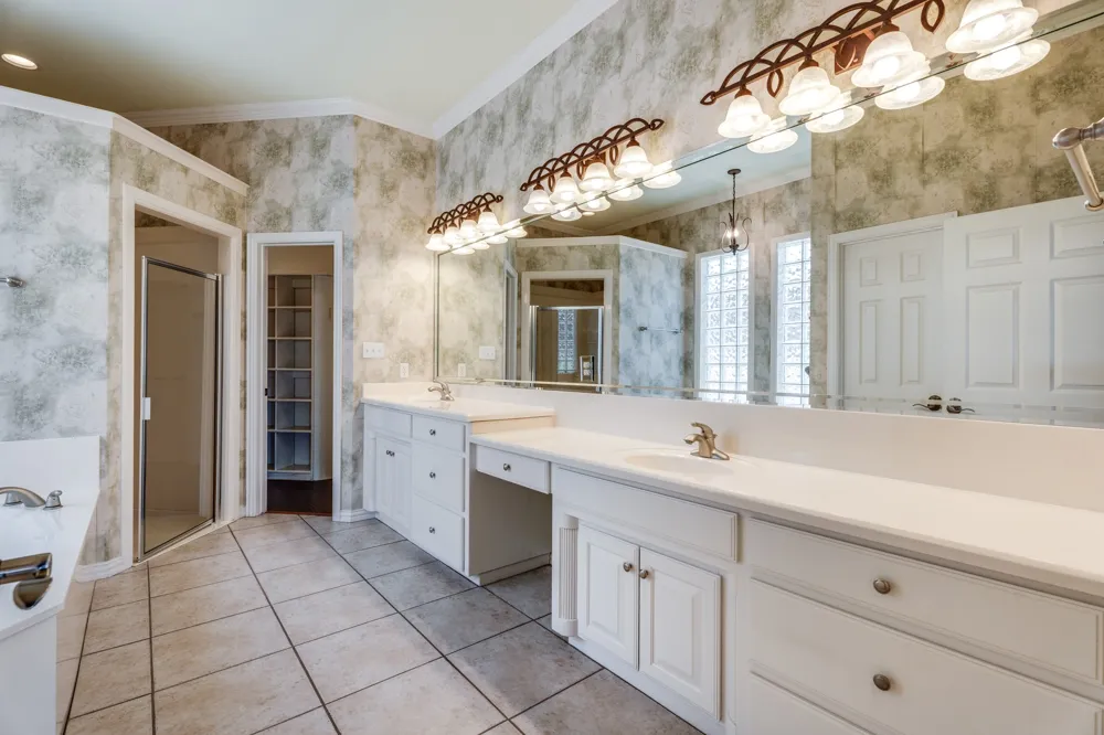 9520 Nutcracker Court Granbury, TX 76049