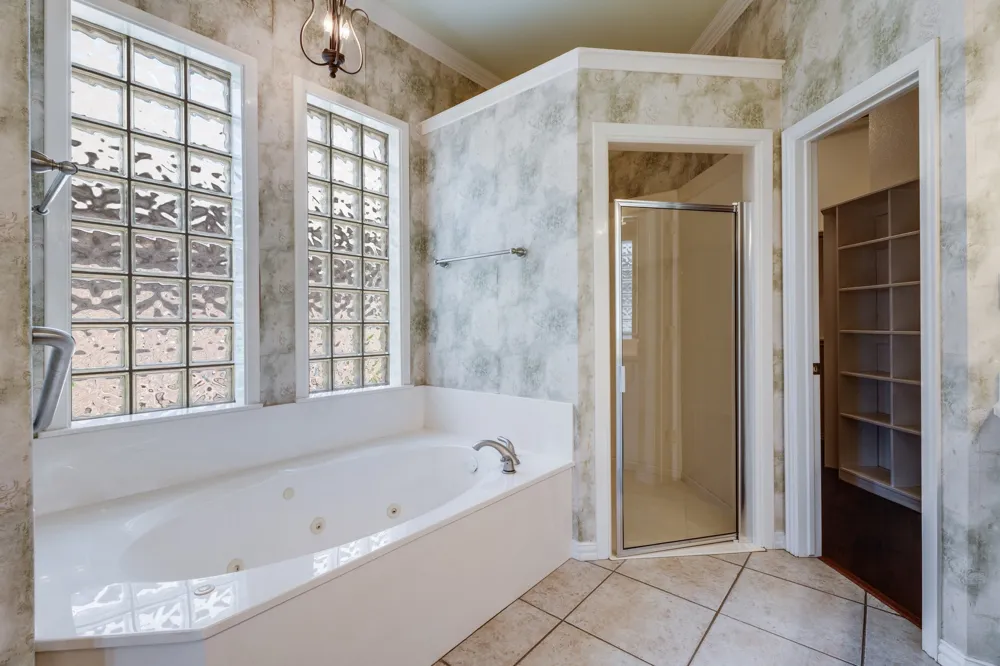 9520 Nutcracker Court Granbury, TX 76049