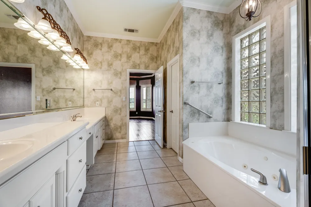 9520 Nutcracker Court Granbury, TX 76049
