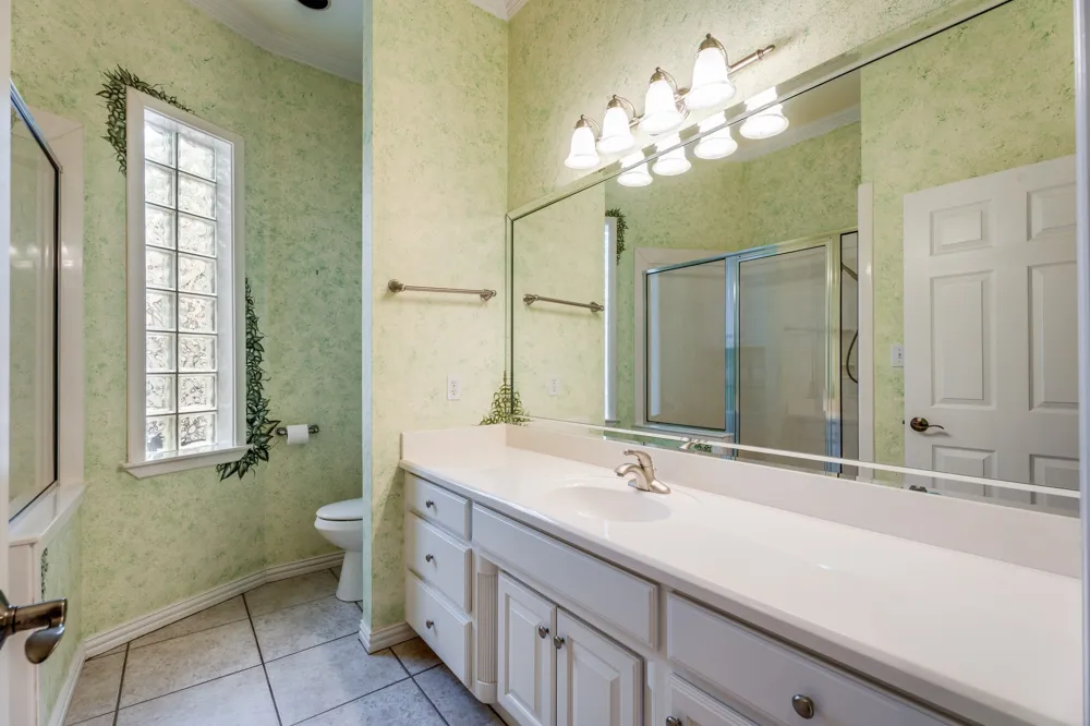 9520 Nutcracker Court Granbury, TX 76049