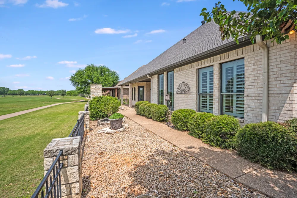 9520 Nutcracker Court Granbury, TX 76049
