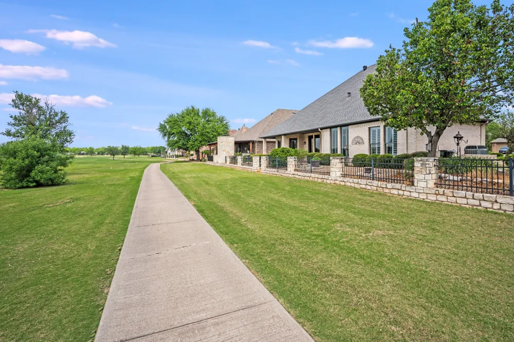 9520 Nutcracker Court Granbury, TX 76049