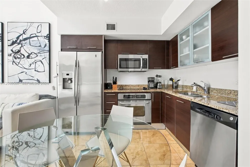 41 SE 5th St #710 Miami, FL 33131