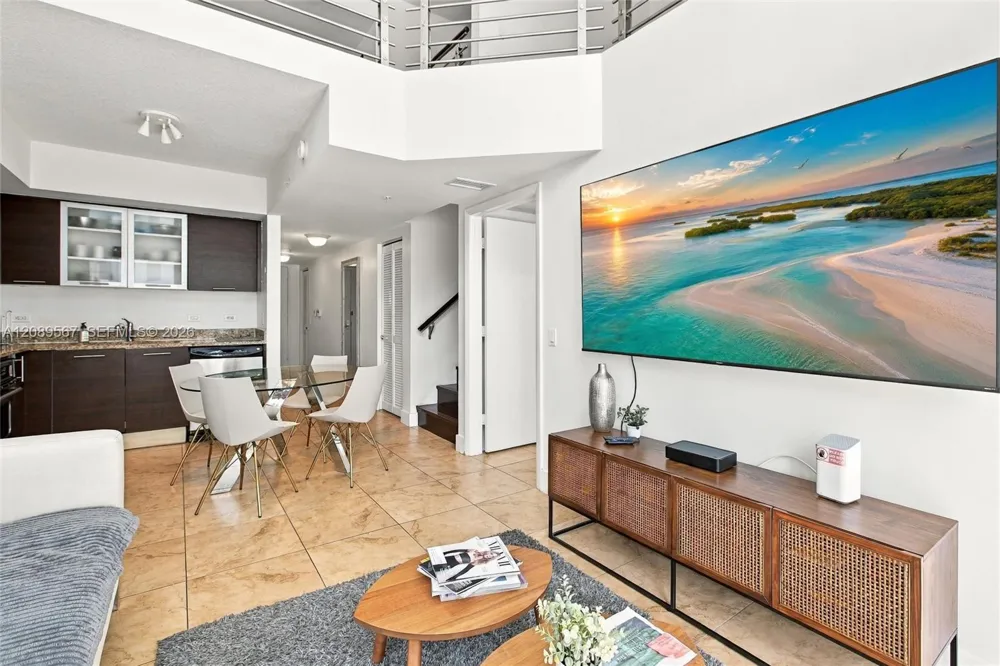 41 SE 5th St #710 Miami, FL 33131