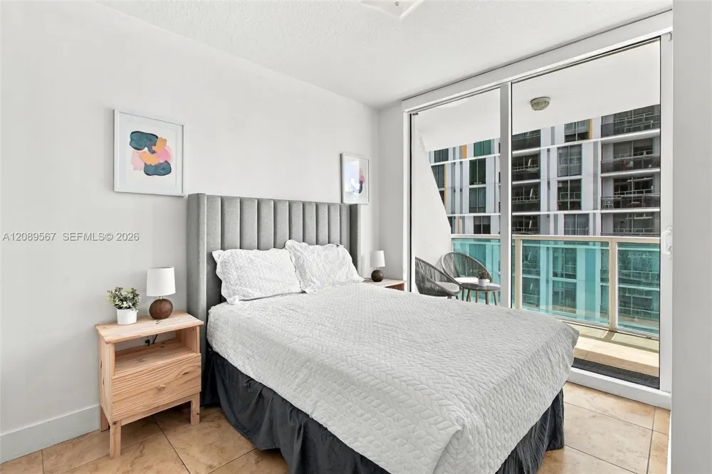 41 SE 5th St #710 Miami, FL 33131