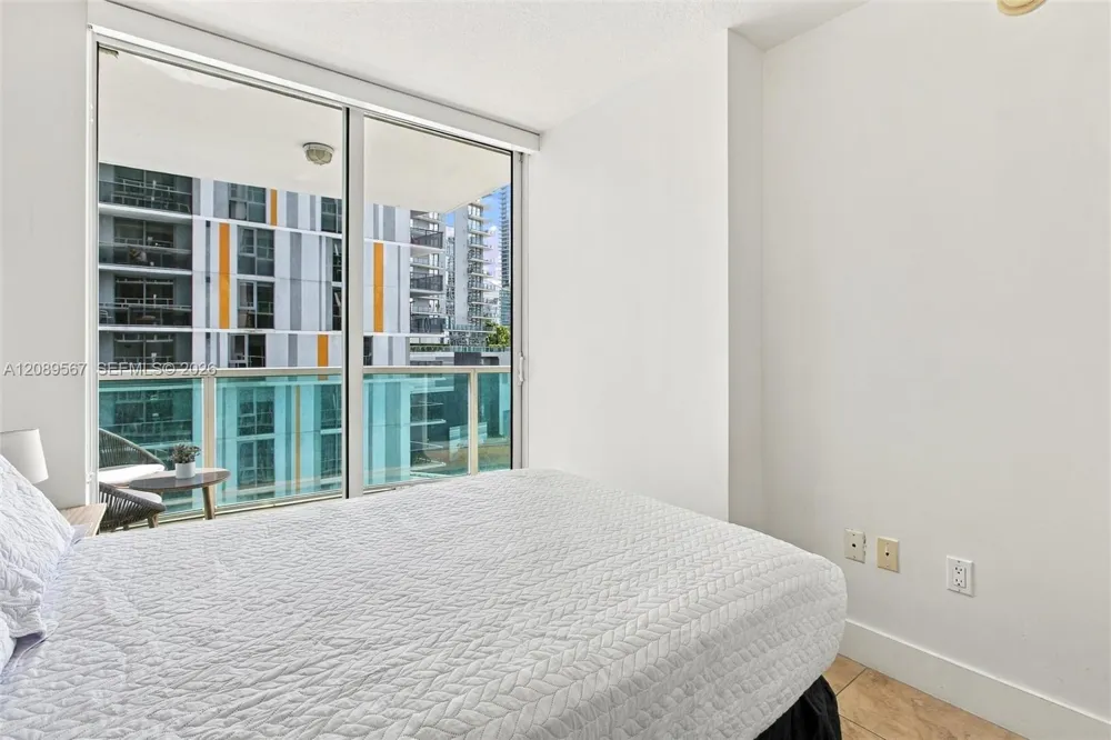 41 SE 5th St #710 Miami, FL 33131