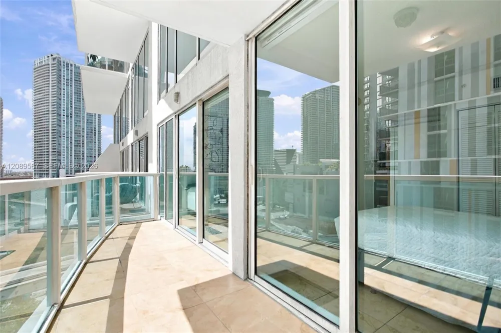 41 SE 5th St #710 Miami, FL 33131