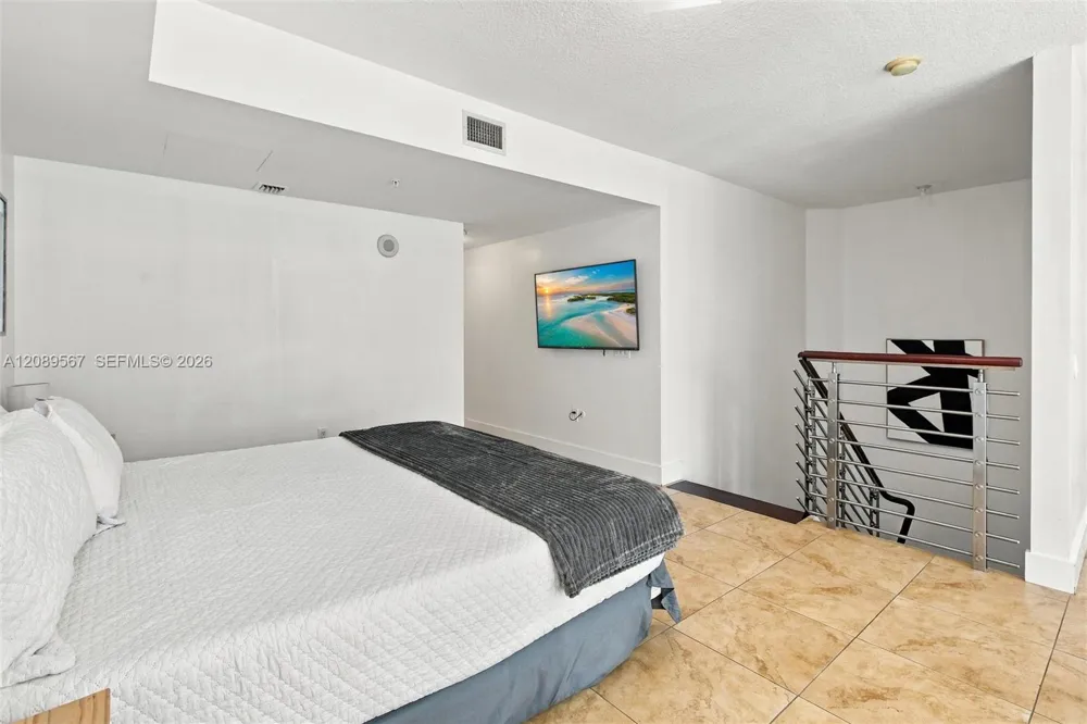 41 SE 5th St #710 Miami, FL 33131