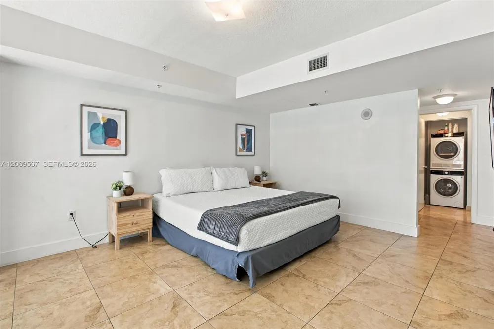 41 SE 5th St #710 Miami, FL 33131